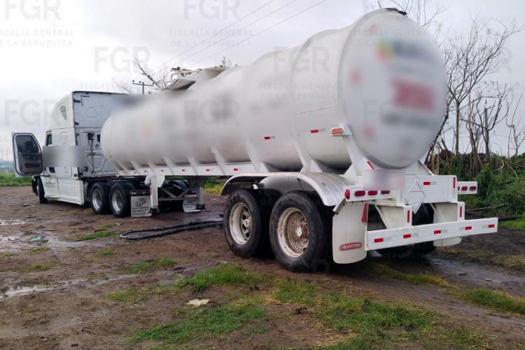 Aseguran 30 mil litros de hidrocarburo y una toma clandestina en Tlajomulco