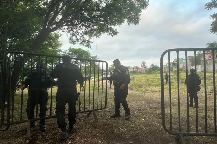 Vecinos de Mirador de San Isidro son desalojados por antimotines