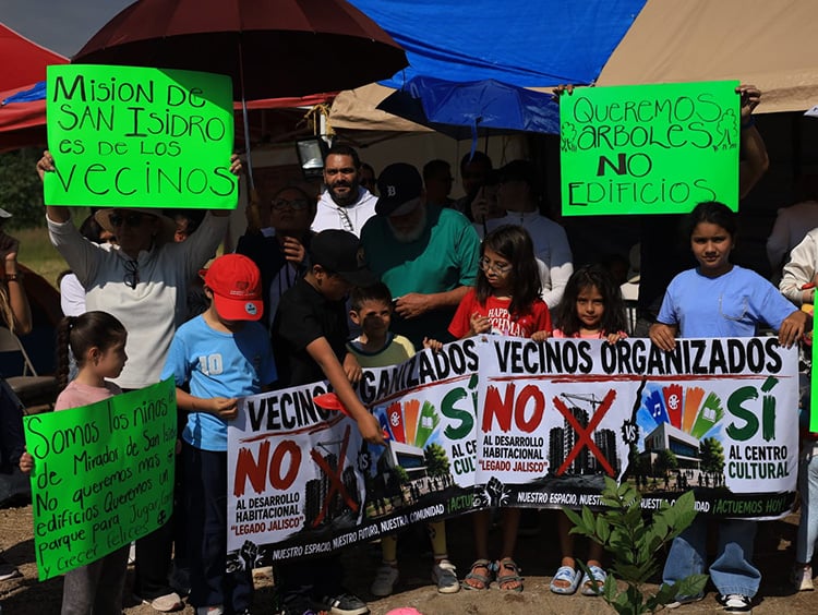 Vecinos piden protección federal luego de desalojo