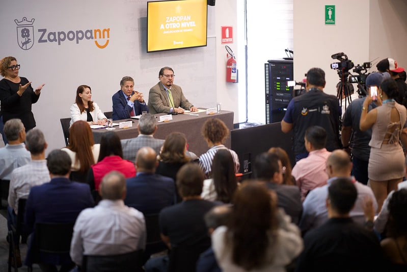 Presumen simplificación de 13 trámites municipales en Ayuntamiento de Zapopan