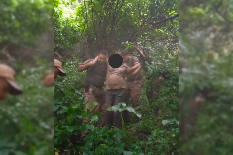Salvan a cinco personas atrapadas por crecida de río en cascada El Salto