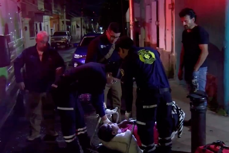 Llega en carreta al hospital tras recibir golpes en la cabeza en la colonia Americana