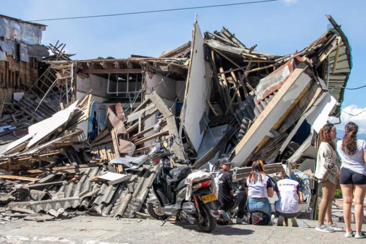 Terremoto de magnitud 7.4 deja al menos 111 muertos y 87 heridos en Colombia