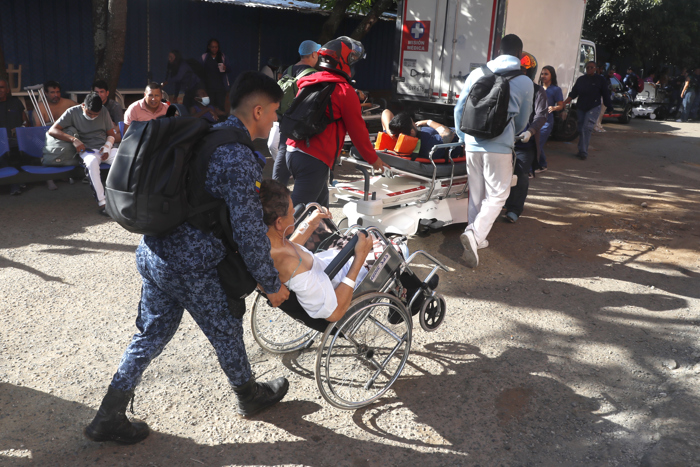 Hospitales en Cali declaran alerta roja por heridos tras terremotos