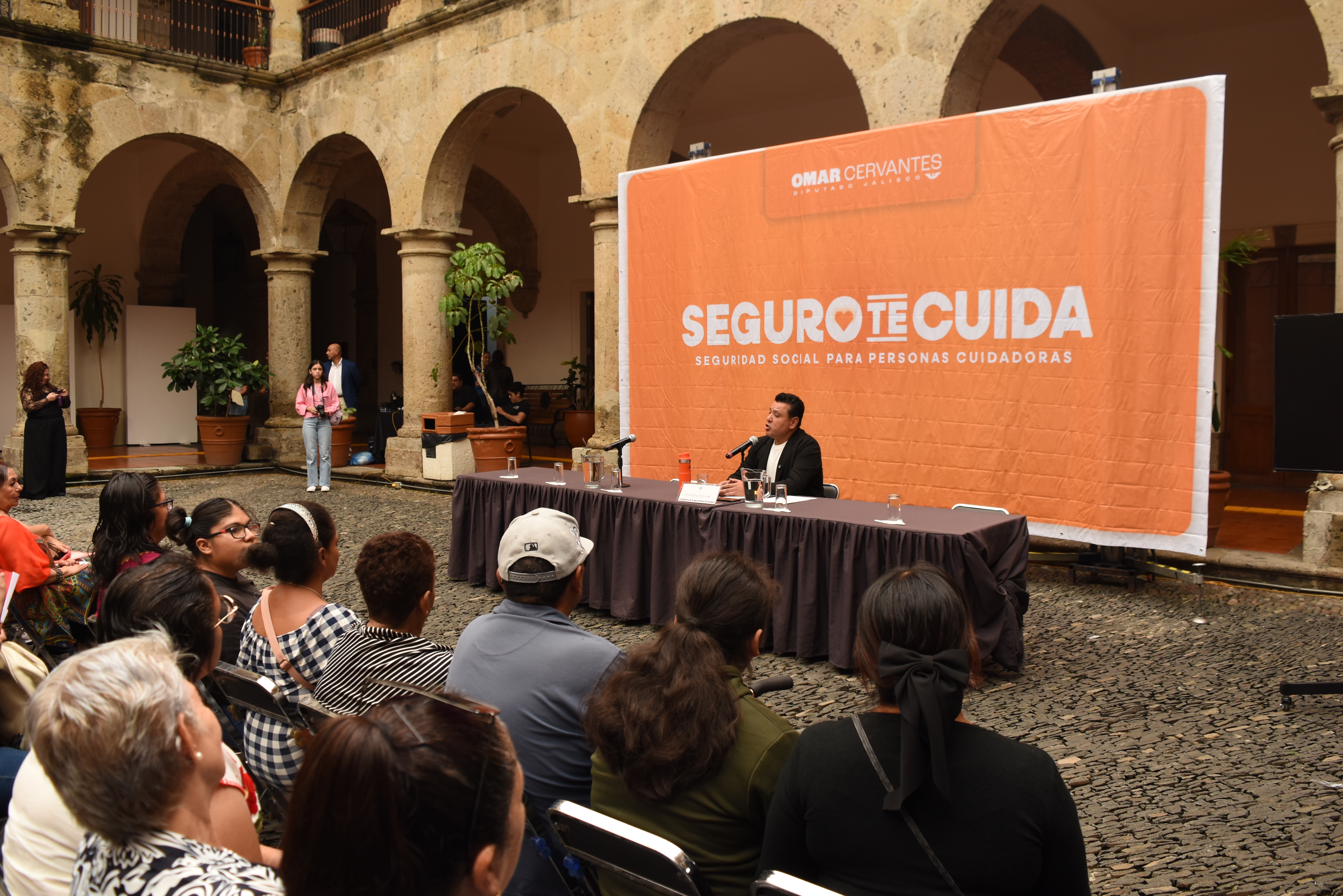 Buscan que la Federación reconozca formalmente el trabajo de cuidados