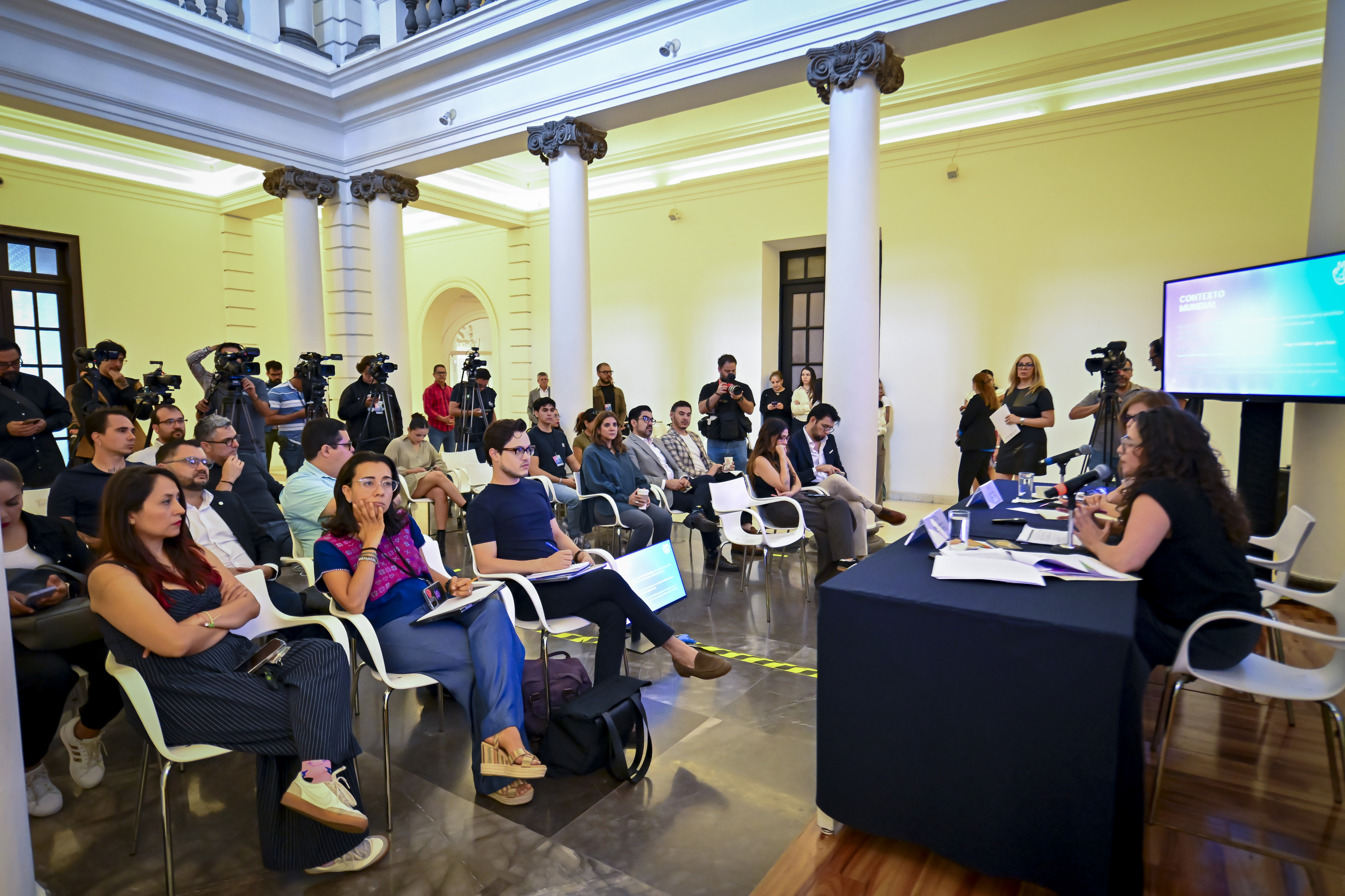 UdeG lanza 'Presente', campaña para alfabetización digital