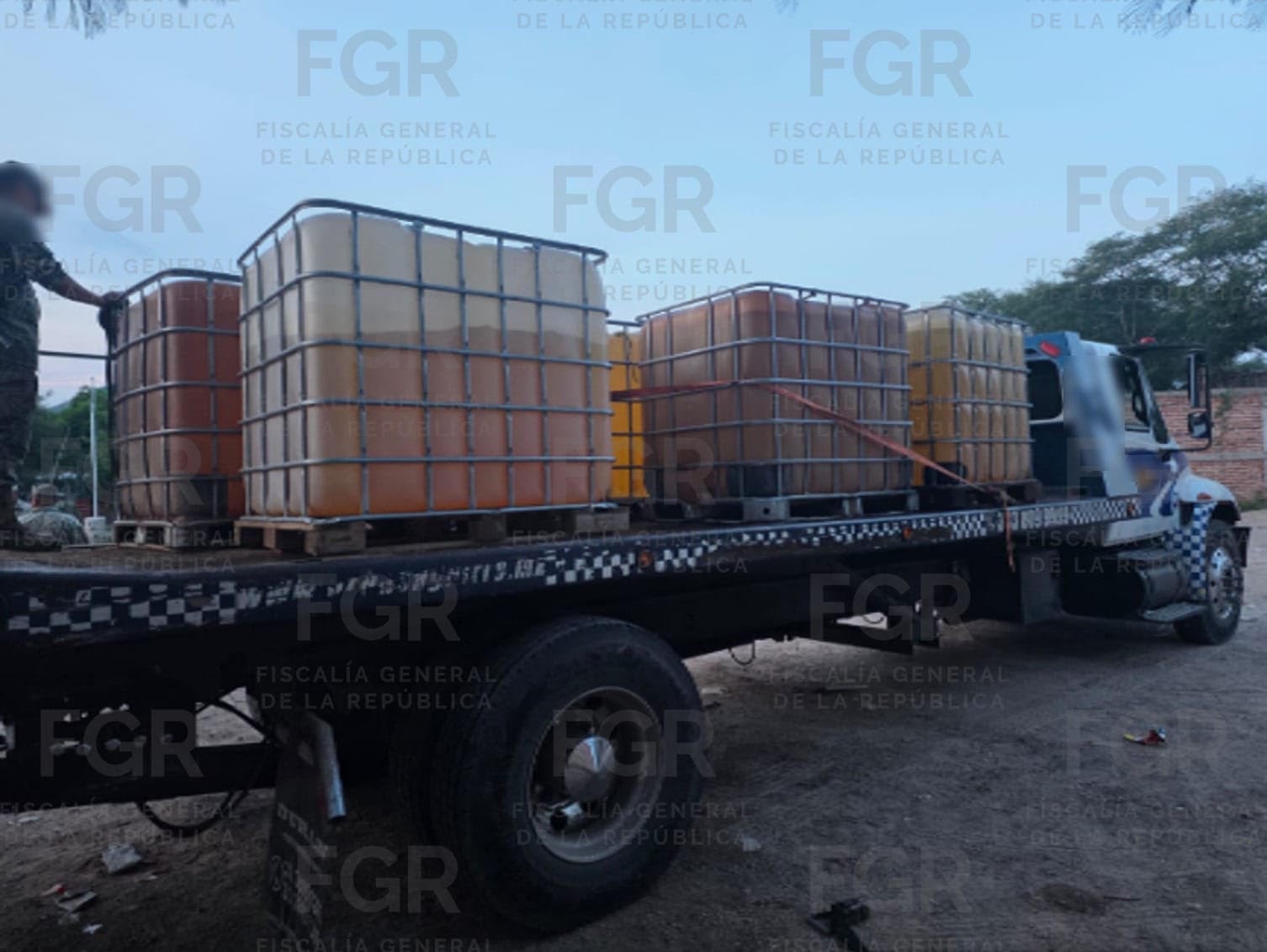 Aseguran 40 mil litros de huachicol en Tlajomulco