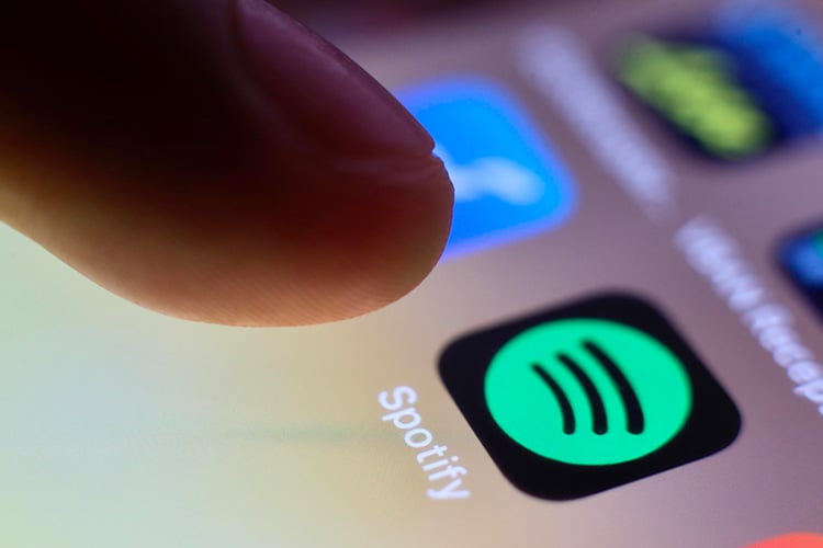 Spotify añade medidas para perfiles hechos con IA