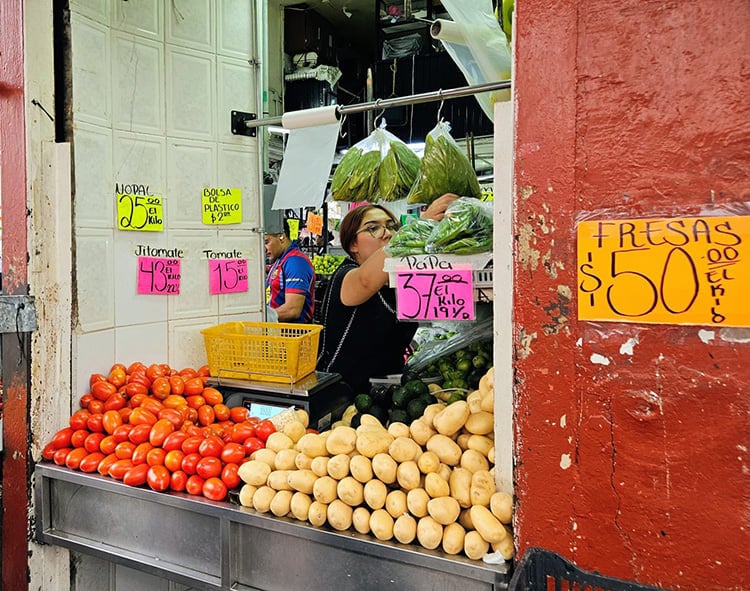 Canasta alimentaria llegó a los 2,500 pesos en zonas urbanas