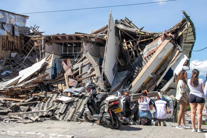 México envía 58.5 toneladas de ayuda humanitaria a Colombia