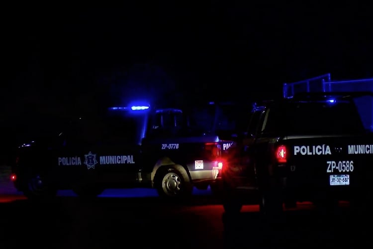 Hallan camioneta abandonada con armas tras ataque a balazos en taquería