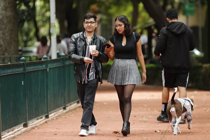 Cuatro de cada 10 jóvenes mexicanos se sienten desconectados de su entorno, según estudio