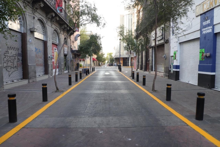 Estacionarse mal, obstruir banquetas, rampas y zonas peatonales son los principales motivos de sanción en Guadalajara