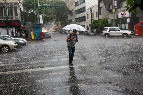 Llaman a donar artículos para protegerse de lluvias