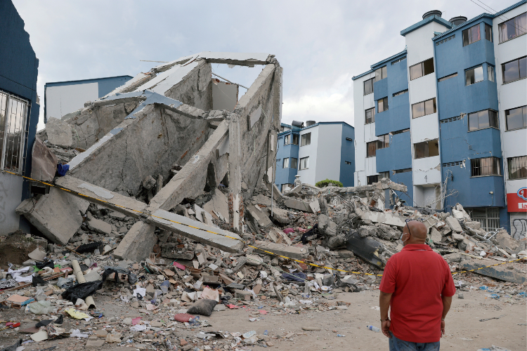 Sube a 294 la cifra de muertos en Colombia tras terremoto; 353 personas han sido rescatadas