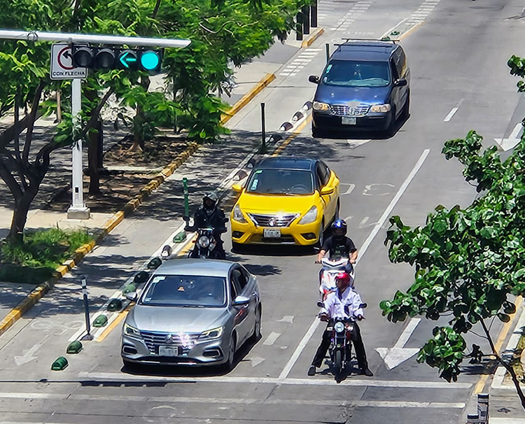 Semadet dará apoyos para cambiar taxis contaminantes