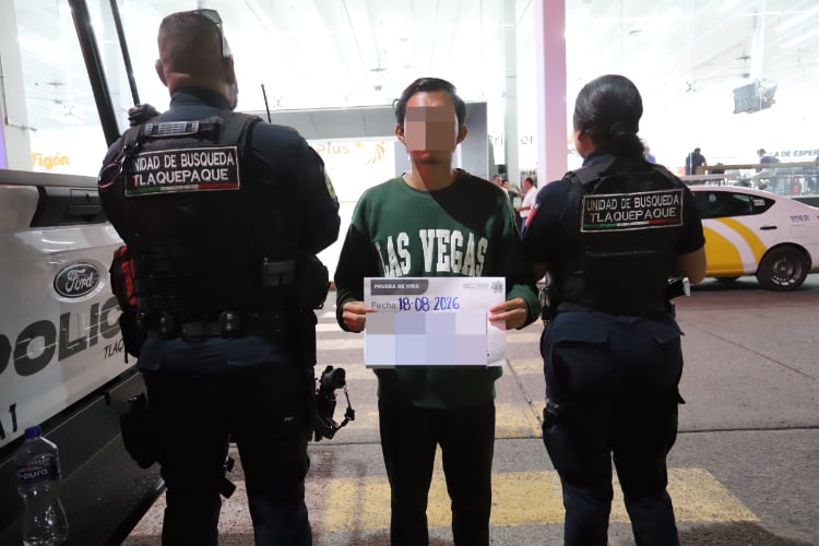 Policía de Tlaquepaque auxilia a joven con ficha de búsqueda 