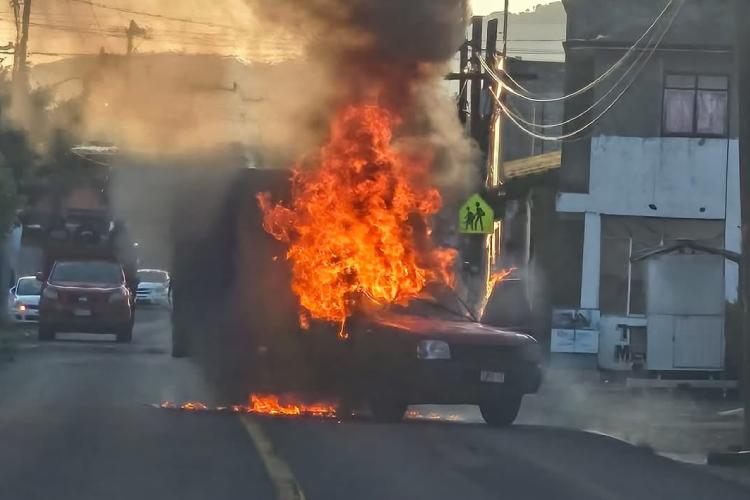 Jalisco refuerza vigilancia en límites con Michoacán tras bloqueos y quema de vehículos