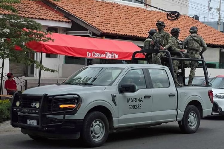 FGR y Marina ejecutan cateo con apoyo aéreo en fraccionamiento de Tlaquepaque
