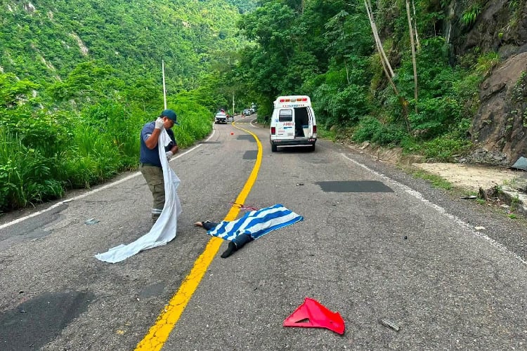 Muere adolescente tras choque de moto y auto en Puerto Vallarta