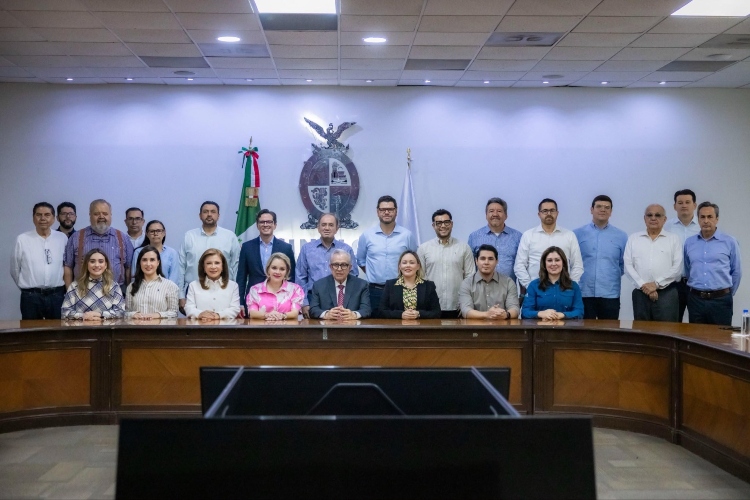 Rocha Moya se arropa con su gabinete en Sinaloa
