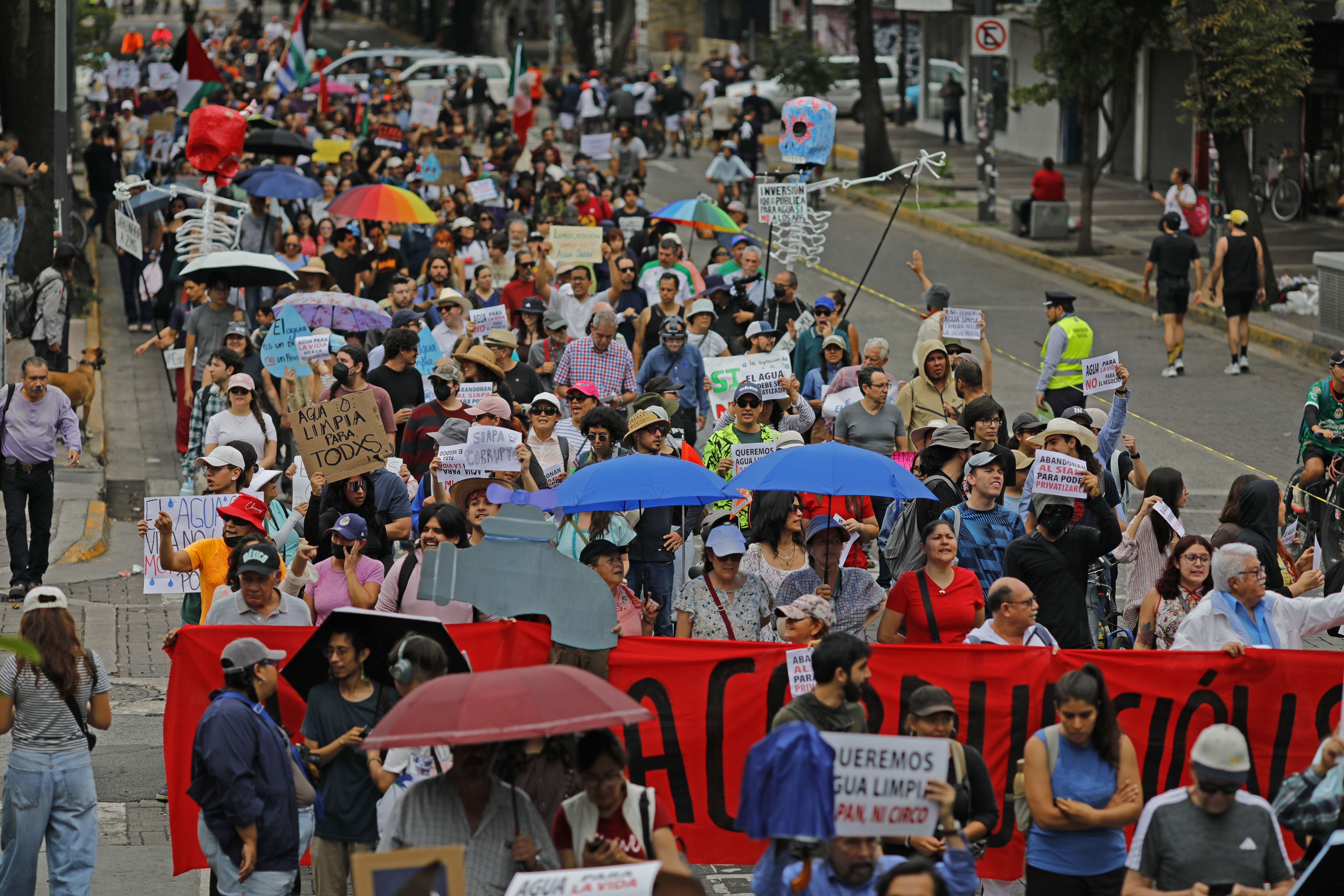 Marchan en Guadalajara por calidad del agua