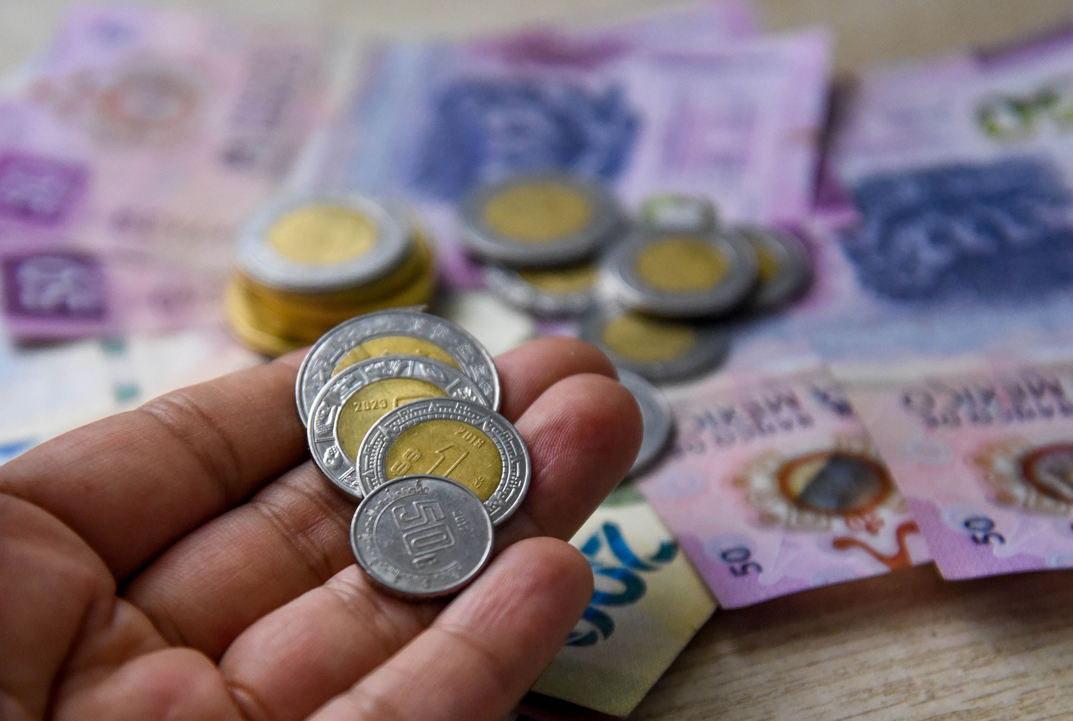 Peso fuerte beneficia a importadores, pero afecta a familias que reciben remesas