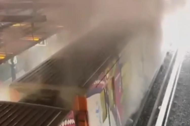 Desalojan estación del Metro Taxqueña en Cdmx por incendio