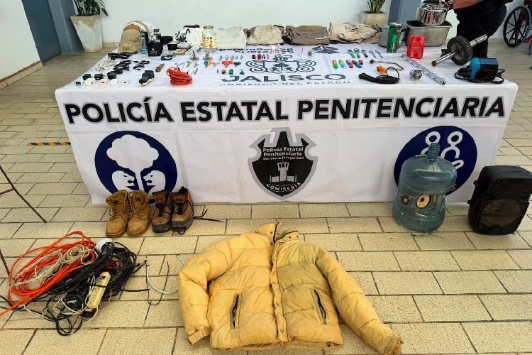 Operativo sorpresa en penal de Puerto Vallarta concluye con decomiso de objetos prohibidos