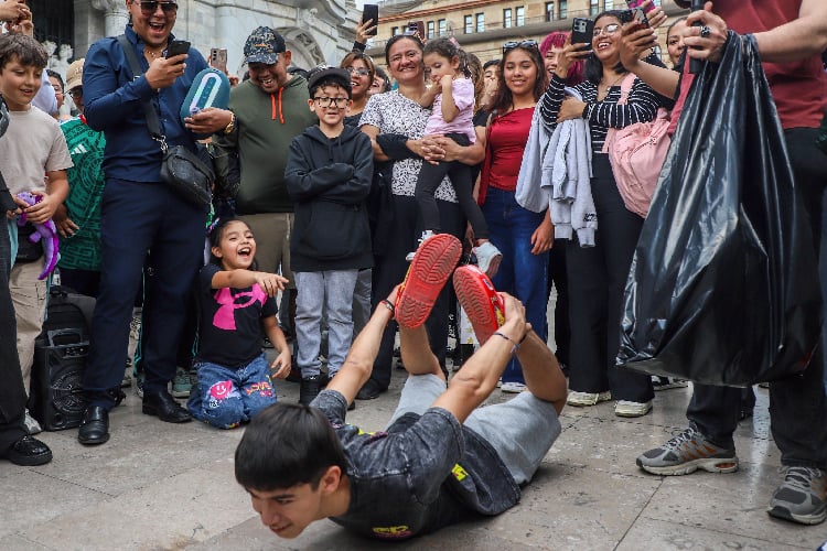 'Farmear el Aura': La tendencia digital con la que jóvenes enfrentan la soledad y ganan prestigio social