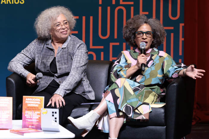 Angela Davis llama a mantener la esperanza y luchar contra la violencia y el racismo en México