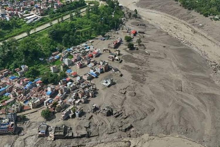 Más de mil 300 personas están desaparecidas tras inundaciones de Nepal