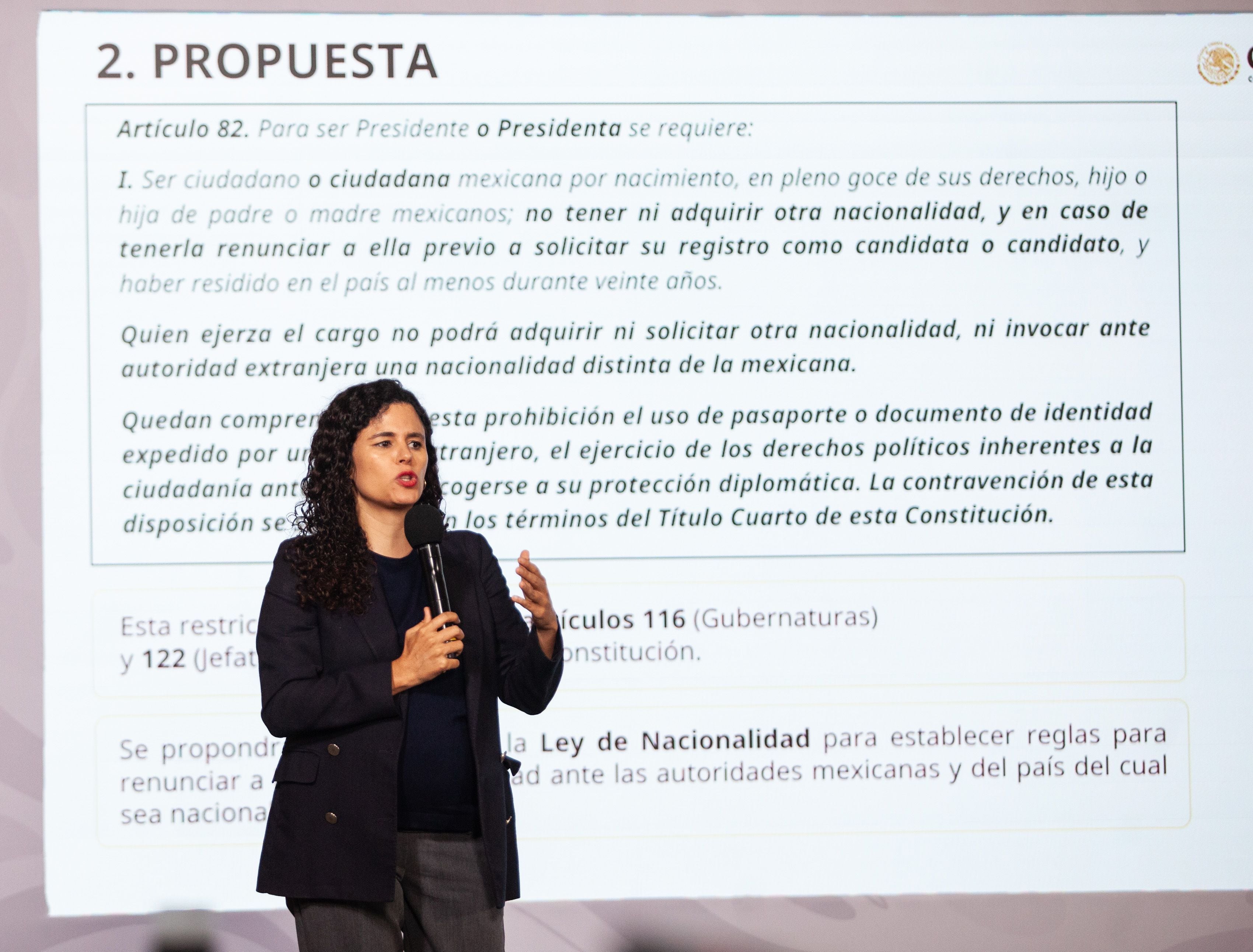 Sheinbaum propone exigir renuncia a doble nacionalidad para aspirantes a Presidencia