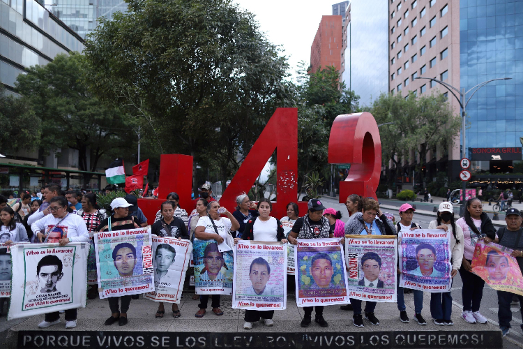 Sheinbaum alista informe sobre Ayotzinapa antes del 12° aniversario de la desaparición