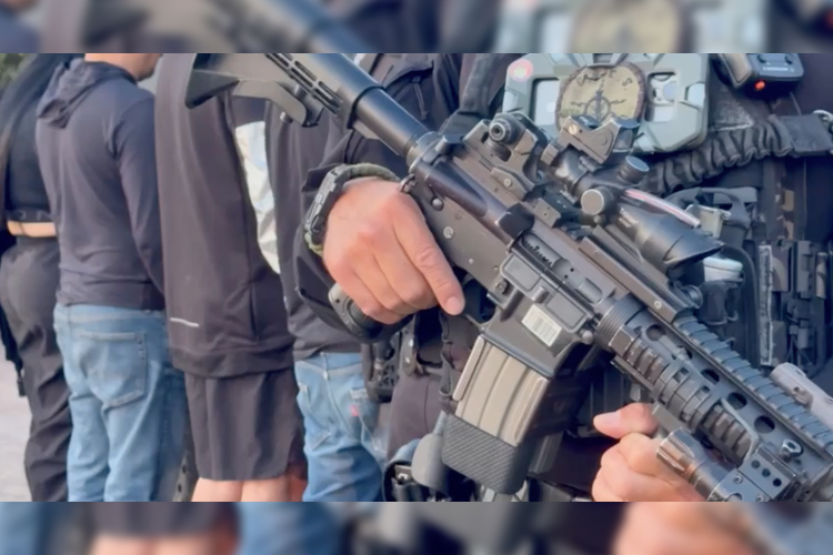 Operativo en El Salto deja cinco detenido con droga y armas