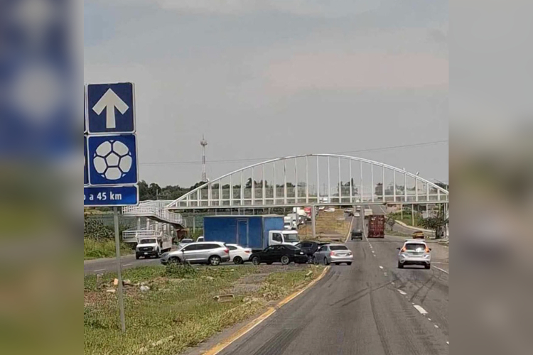Continúa la ampliación de carretera a Chapala