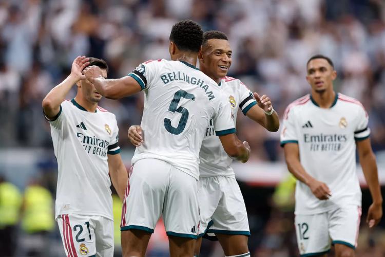Real Madrid golea al Málaga y suma su tercera victoria consecutiva en Liga