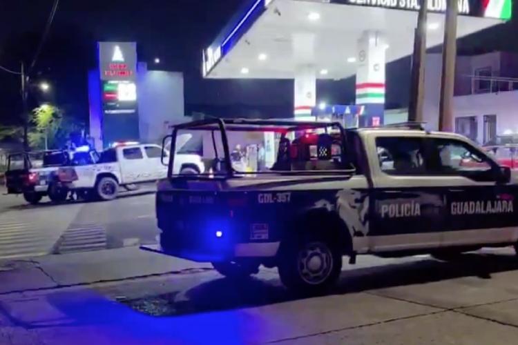 Detienen a hombre a bordo de camioneta con reporte de robo