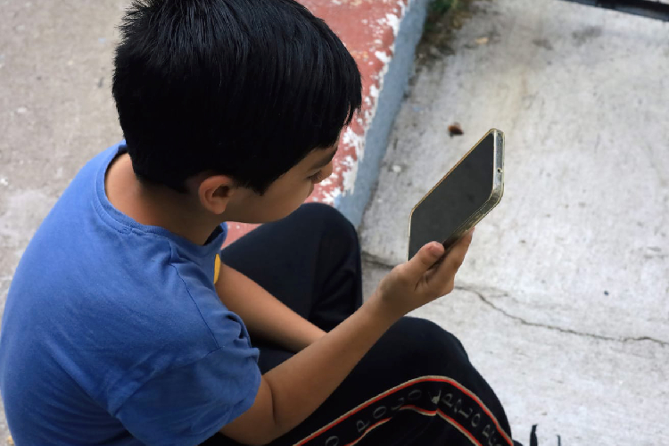 Urgen a familias, escuelas y empresas asumir corresponsabilidad digital