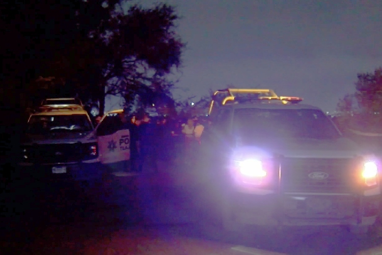 Hallan restos humanos en auto calcinado en brecha de Tlajomulco