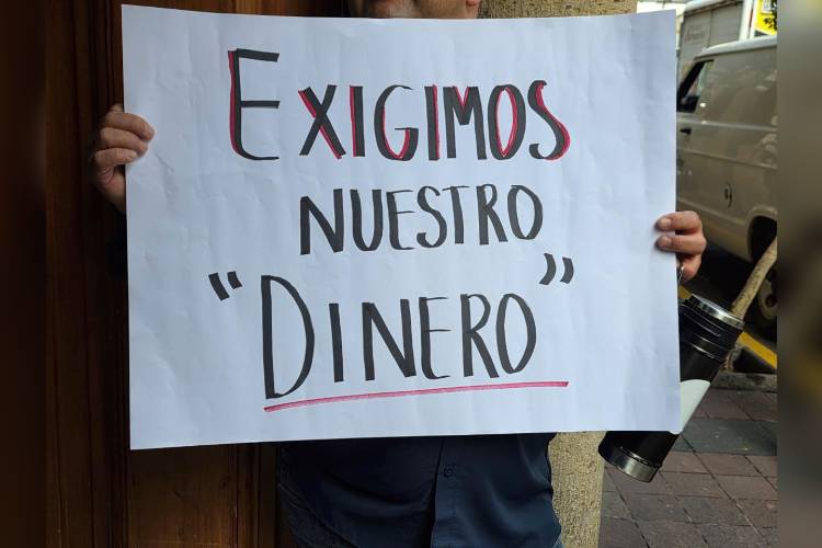 Trabajadores del Congreso protestan por pagos retenidos