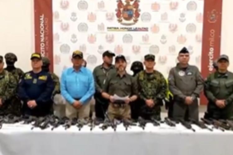 Critican a De la Espriella por exhibir cadáveres tras operación militar en Colombia