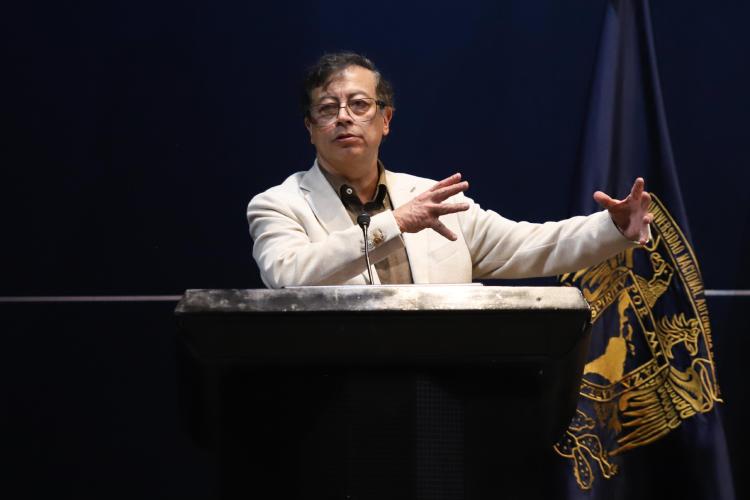 Petro advierte sobre injerencia en elecciones de México y Brasil