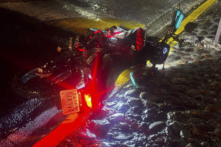 Muere motociclista tras derrapar en Lagos de Moreno