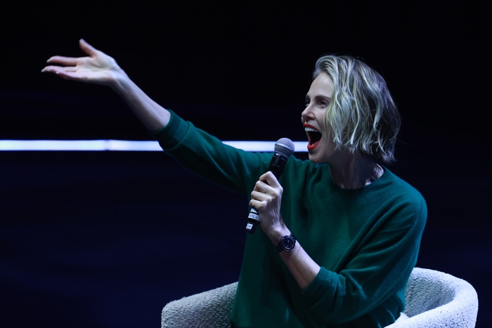 Charlize Theron defiende la magia del cine ante el avance de la inteligencia artificial