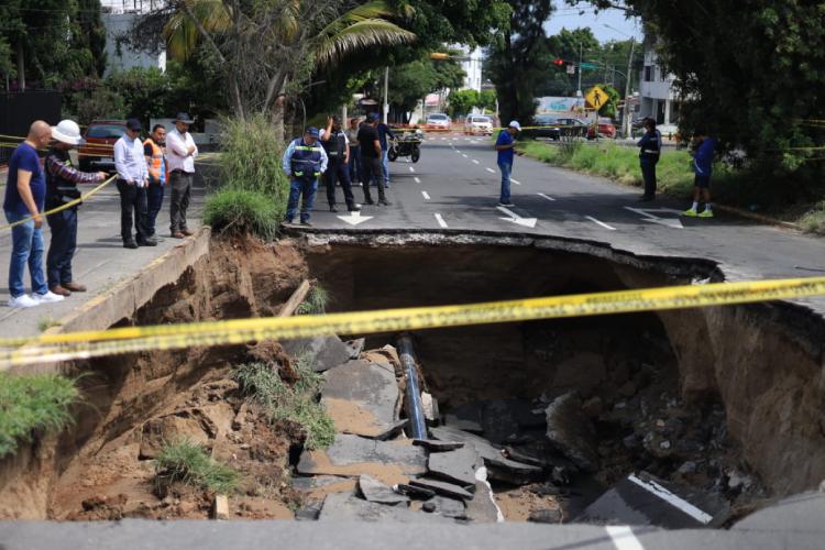 Tormenta provoca inundaciones y cierre de vialidades en la ZMG