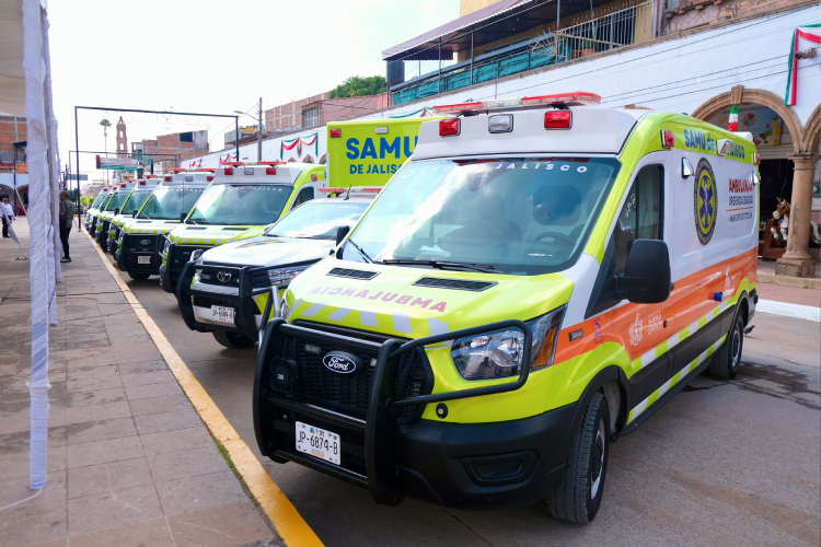 Entregan ambulancias a municipios de la Ciénega