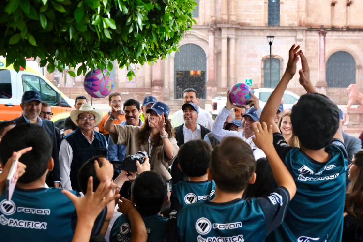 Entregan ambulancias a municipios de la Ciénega