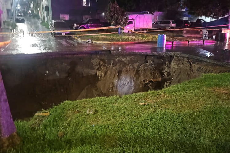 Se registra socavón de 30 metros en Tonalá