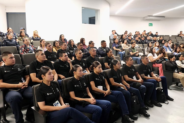 Capacitan a comisarías en atención a víctimas